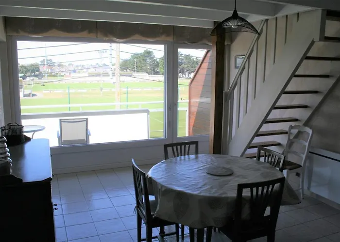 Cosy House With Balcony Near The Sea